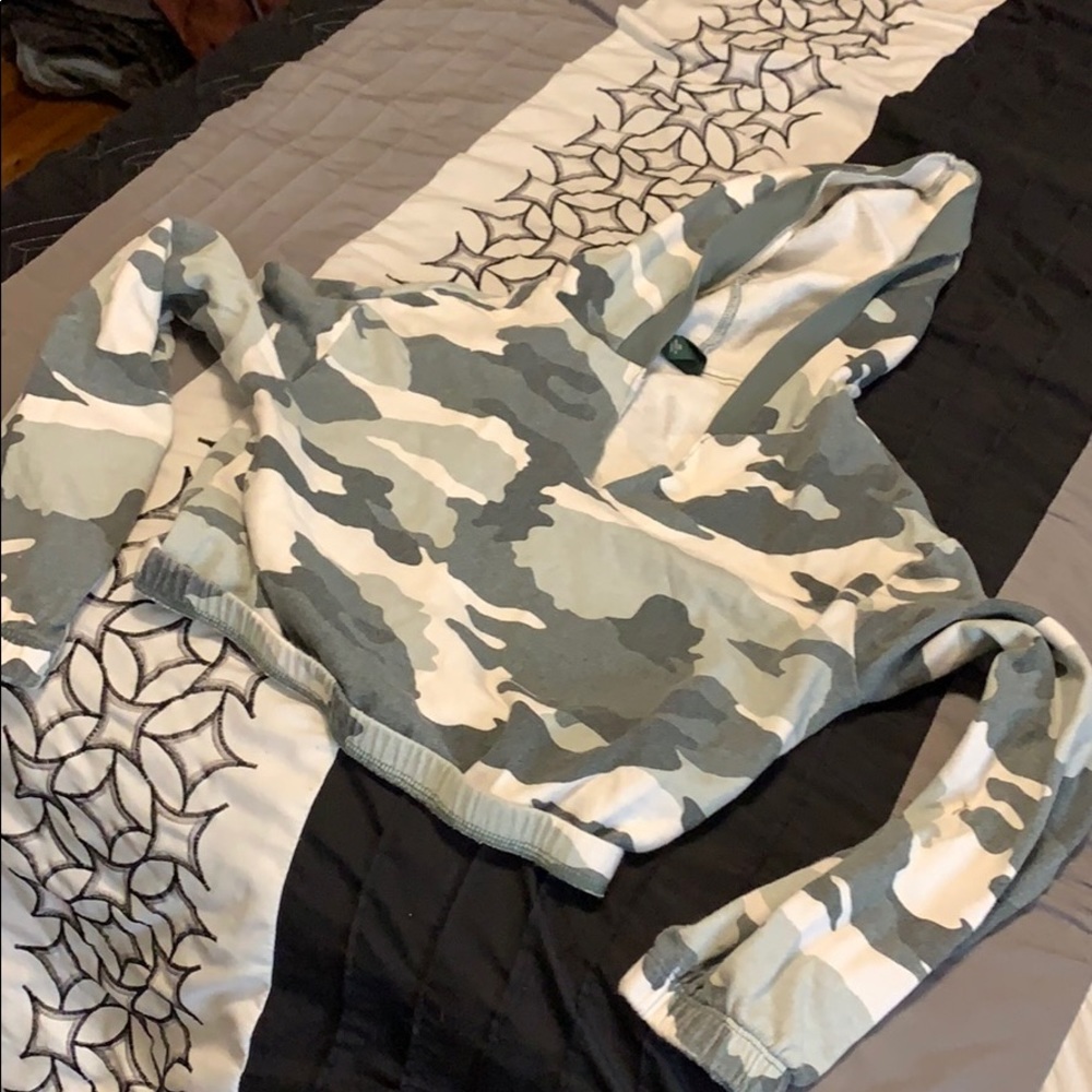 Camo cropped hoodie